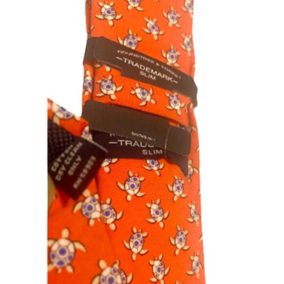 Turtles Necktie Slim Tie Roundtree & Yorke Men’s 100% Cotton Red - Picture 3 of 3